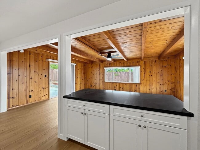 Building Photo - Charming 3BD/2BA House in Clairemont w/ W/...