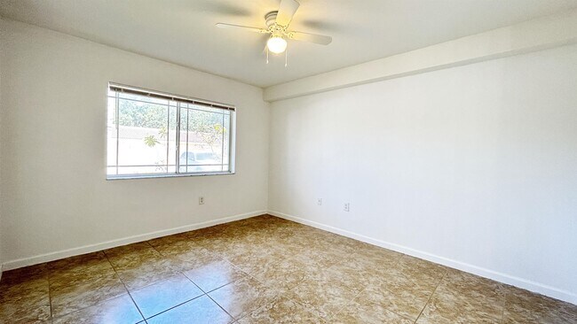 Building Photo - 191 SW Palm Dr