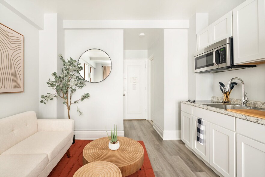 Building Photo - 240 W 73rd St