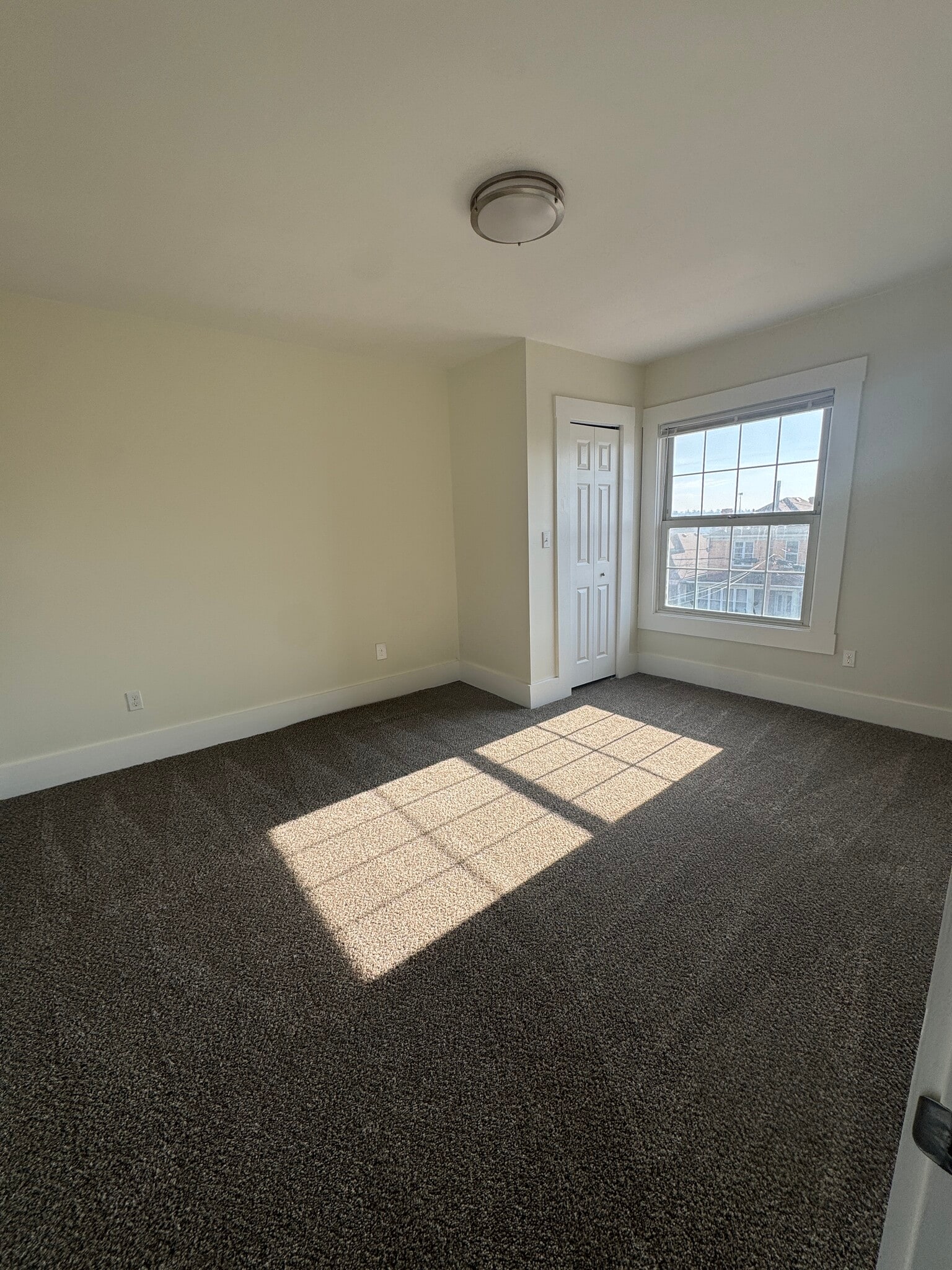 Building Photo - 119 E 20th Ave