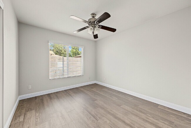 Building Photo - 13015 N 49th Pl