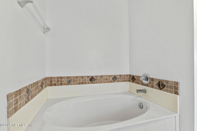 Building Photo - 3265 Woodglen Dr