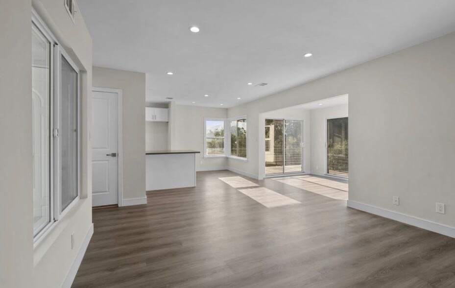 Building Photo - 1881 Verdugo Loma Dr