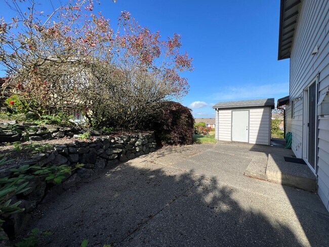 Building Photo - Stunning 4 Bedroom 2.5 Bath with Peek-a-Boo View of Puget Sound