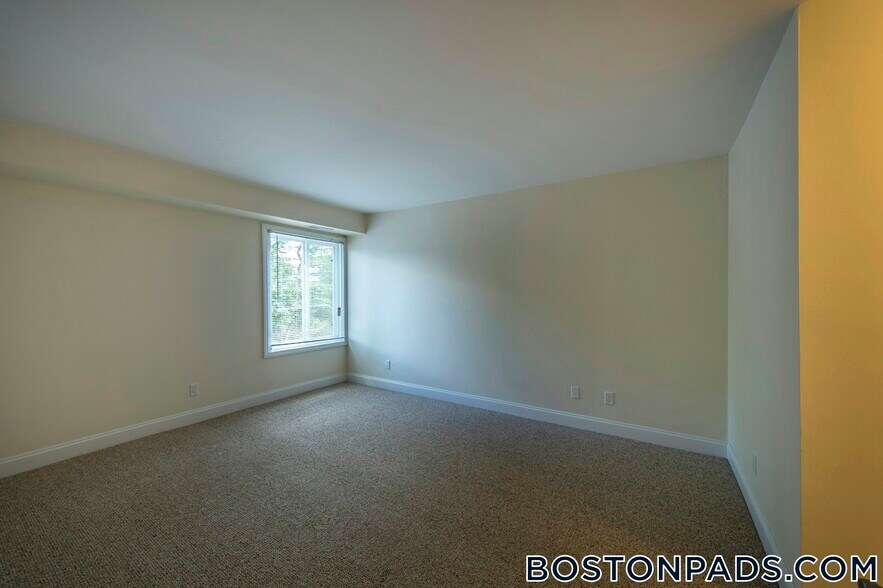 Building Photo - 18 Westgate Dr