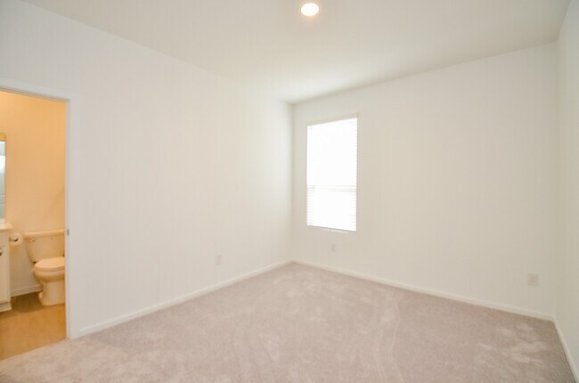 Building Photo - 26506 Coast Redwood Dr