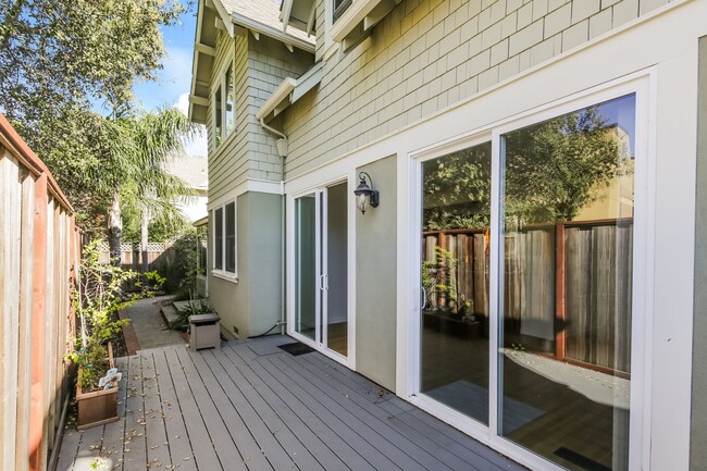 Building Photo - FOR RENT – 3 bed 2 bath Coastal Living in Santa Cruz