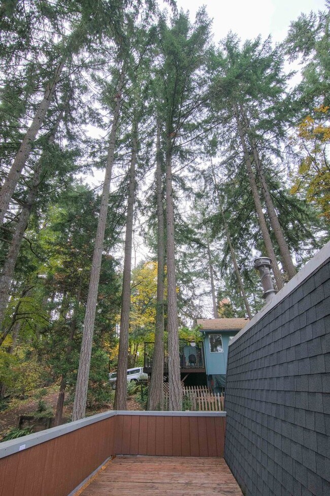 Building Photo - 3 bedroom 2 bathroom duplex in South Eugene!