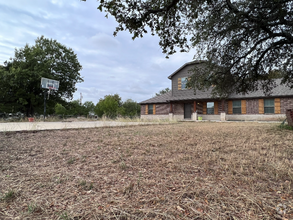 Building Photo - 102 Cedar Creek Dr