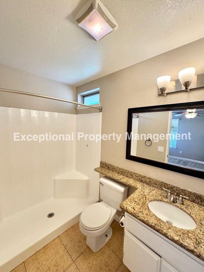 Building Photo - Ready to move in 2 bedroom 3 bath home!