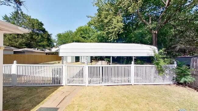 Building Photo - 1107 S Maxey St