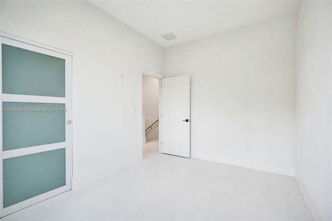 Building Photo - 119 NE 118th St