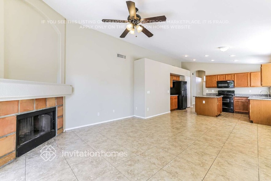 Building Photo - 1391 E Gary Dr