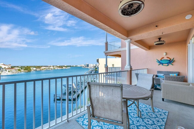 Building Photo - 530 S Gulfview Blvd