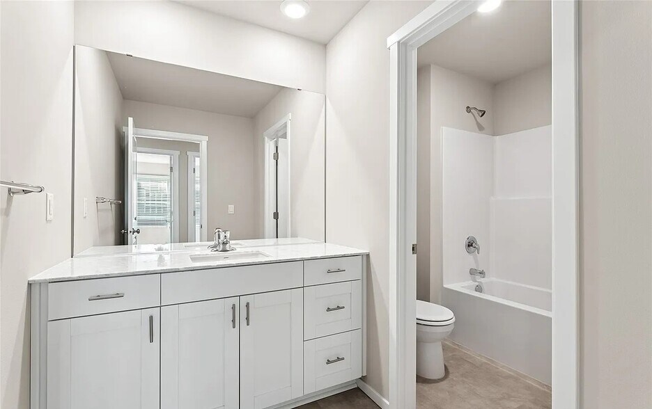 Building Photo - 2209 Trailside Dr NE
