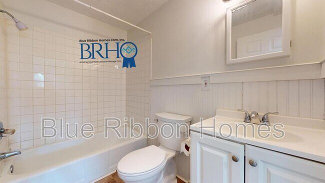 Building Photo - 3213 Shields Ave