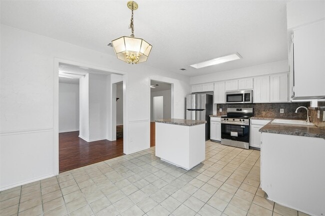 Building Photo - 6444 Whitehurst Dr