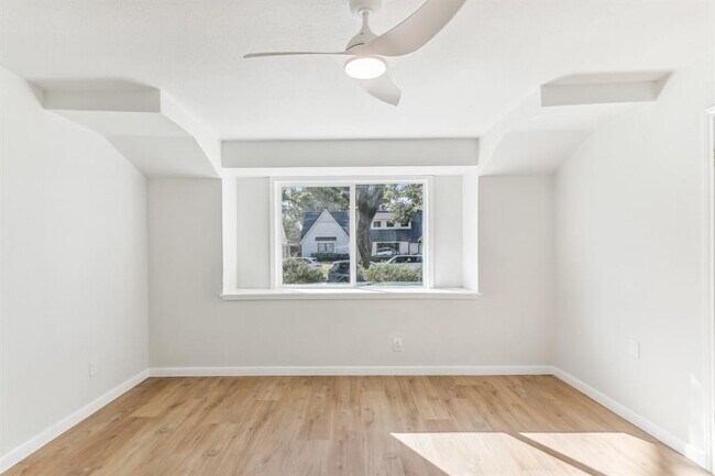 Building Photo - 8014 Meadowcroft Dr