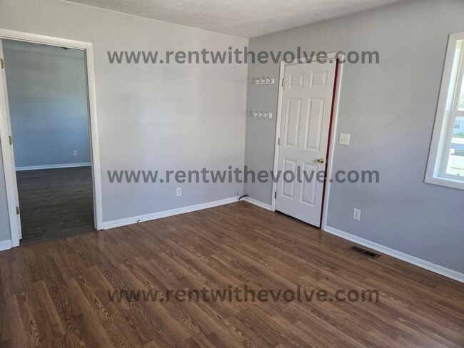 Building Photo - 1708 W 11th St