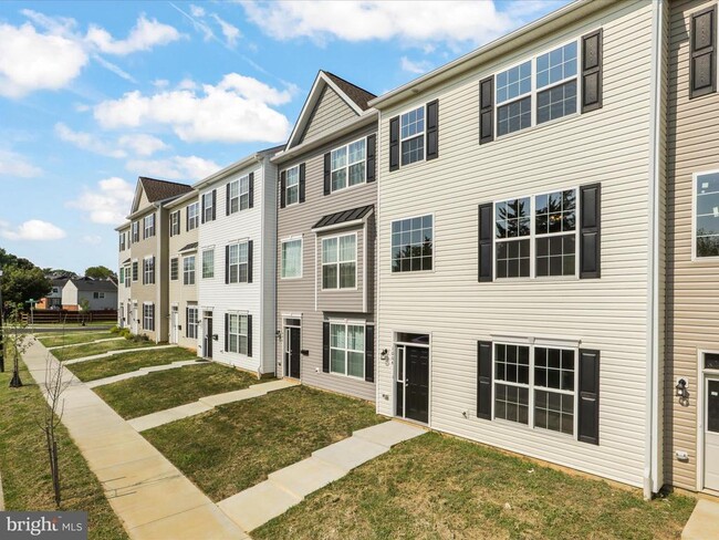 Building Photo - 1004 Wicklow Dr
