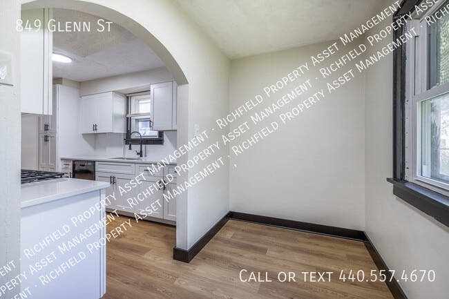 Building Photo - 849 Glenn St