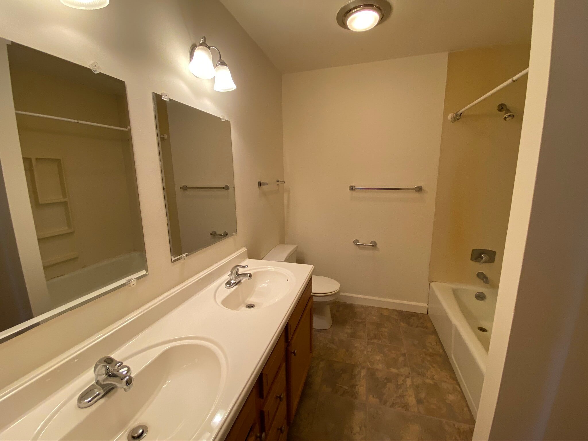 Building Photo - 901 Hartwell Dr