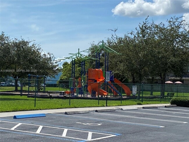 Building Photo - 1978 SE 23rd Terrace