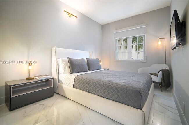 Building Photo - 19211 Fisher Island Dr