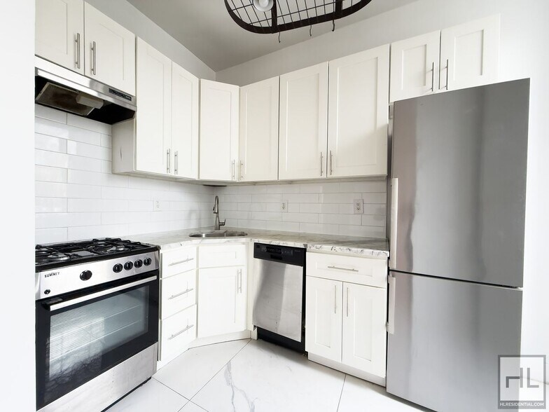 Building Photo - BEDFORD AVENUE / Spacious 1-Bed 1-Bath