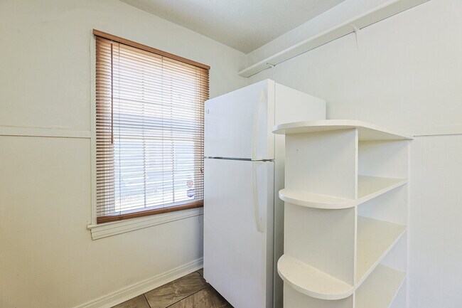 Building Photo - Charming 2 Bedroom Home with Character & Convenient Amenities