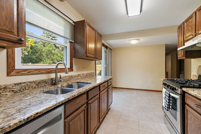 Building Photo - 764 Covington Cir