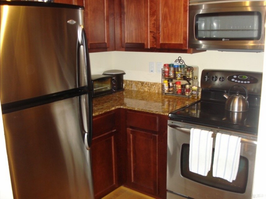 Kitchen - 527 Clara Ave