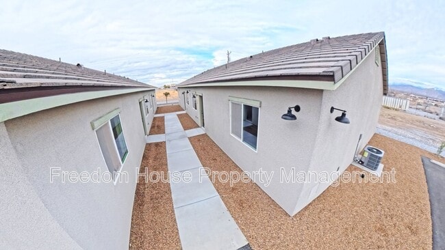 Building Photo - 1340 Arrowhead St