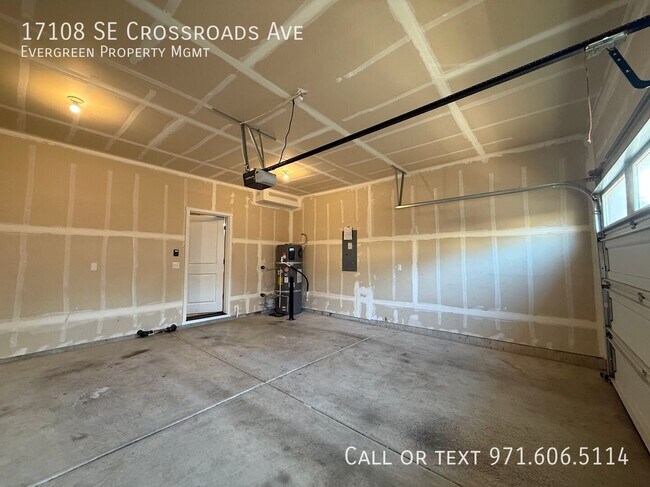 Building Photo - 17108 SE Crossroads Ave