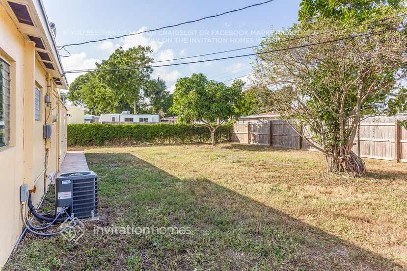 Building Photo - 1513 NE 27th Ct