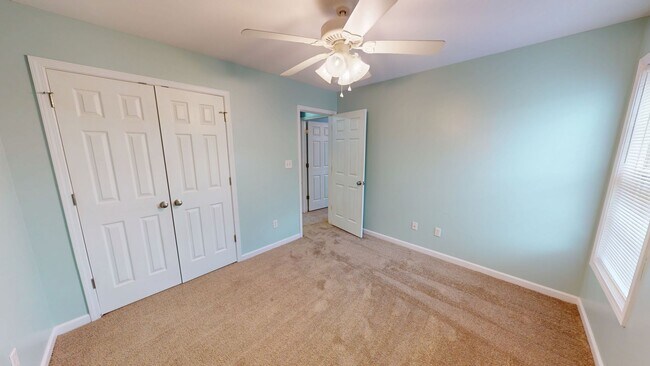 Building Photo - 4 Bedrooms in Established Hope Mills Community of West Hampton!