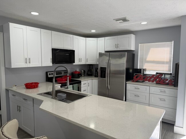 Building Photo - 1392 Riverside Cir