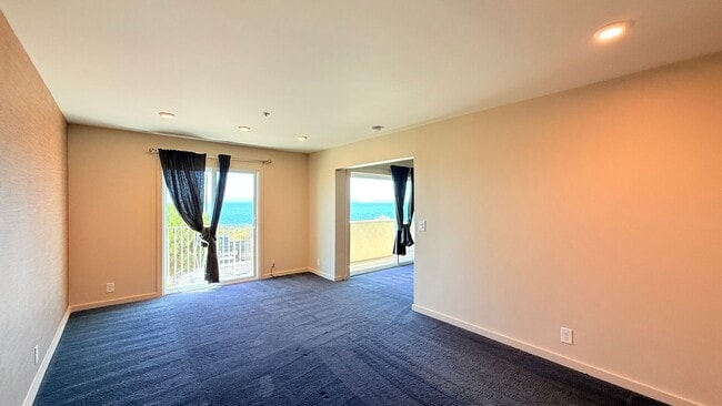 Building Photo - 933 Shore Line Dr