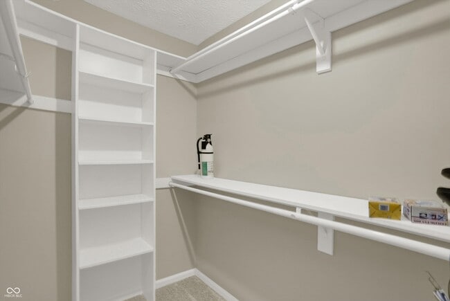Building Photo - 3037 Golfview Dr