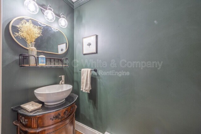 Building Photo - 27 Saw Mill Rd