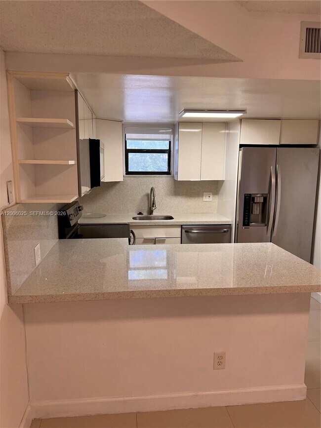 Building Photo - 8290 Lake Dr