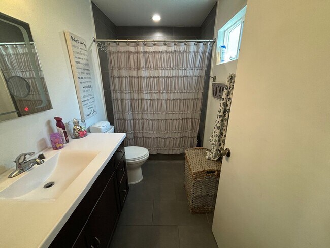 Building Photo - COMING SOON! 3-Bedroom Single-Story Home w...