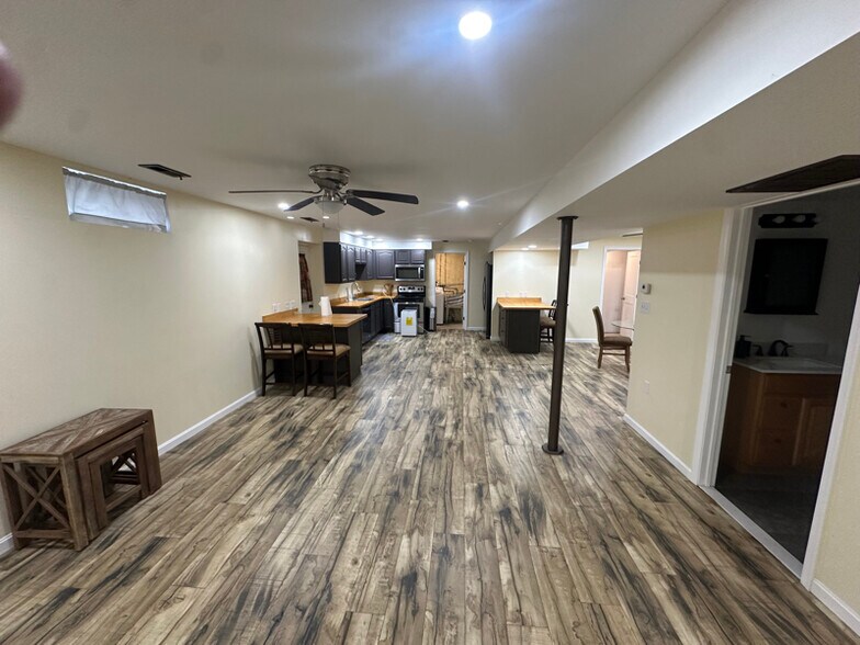 Primary Photo - 7351 Waldman Ave