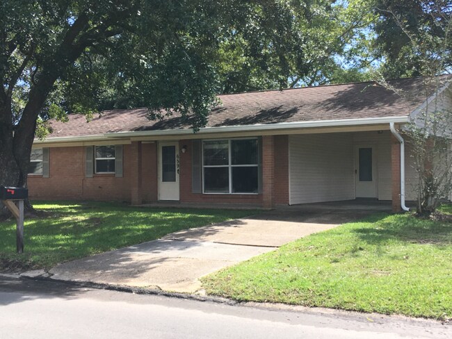 Building Photo - 659 Meadow Dr