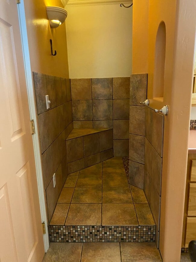 Building Photo - Spacious One-Bedroom Home in Blue Lake