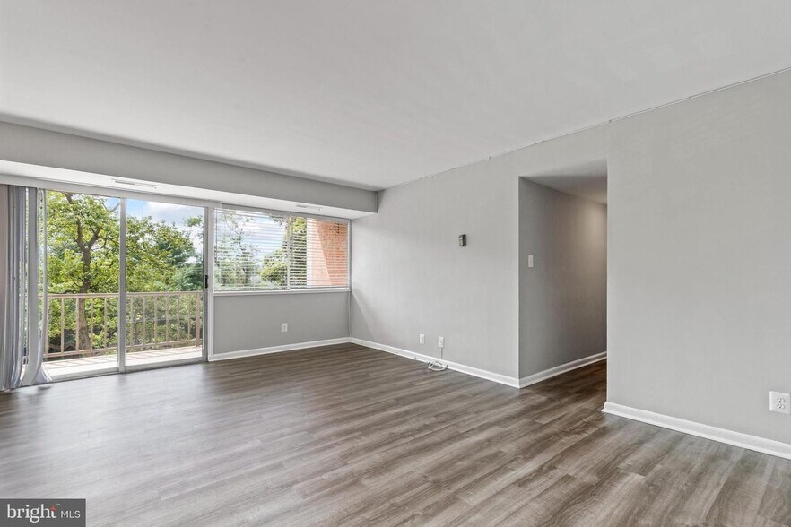 Building Photo - 5801 Quantrell Ave