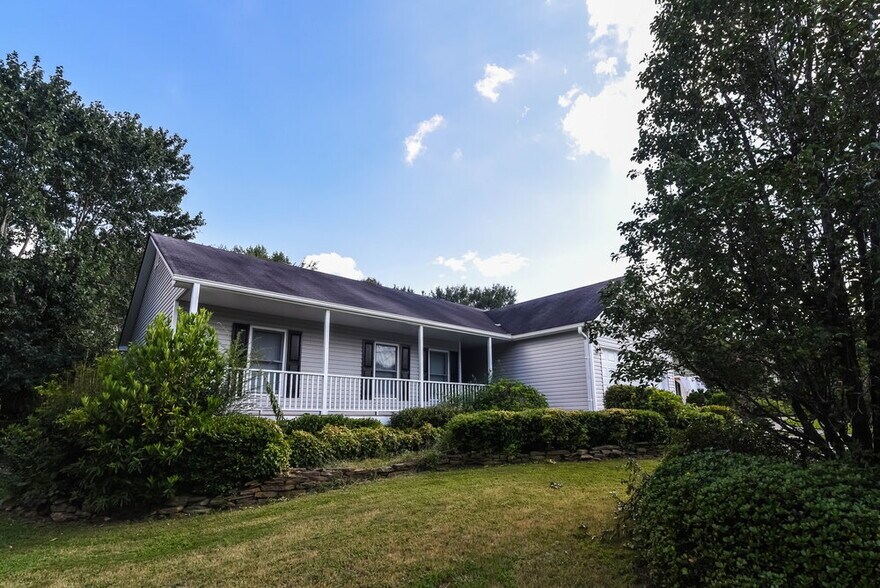 Building Photo - 4091 S Fork Dr