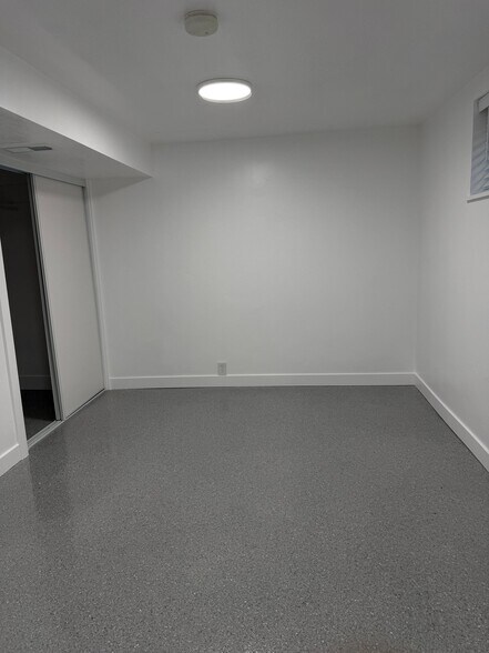 Building Photo - 4438 Losee Dr