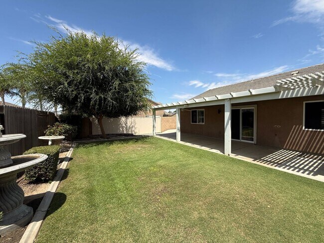 Building Photo - Incredible Rental In the SW! 3bd +2ba with RV parking $2,600 Rent