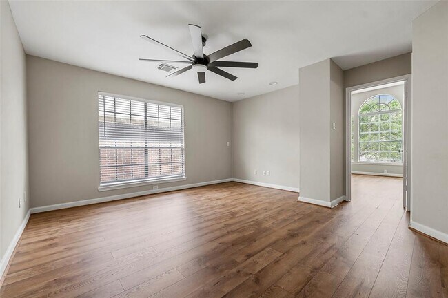 Building Photo - 1123 Misty Lake Dr